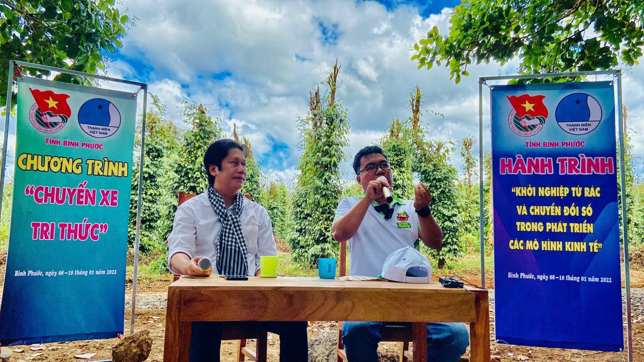 Tham dự Tọa đàm thanh niên Việt - Trung